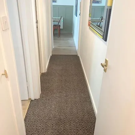 Appartement Centrally Located With Free Parking