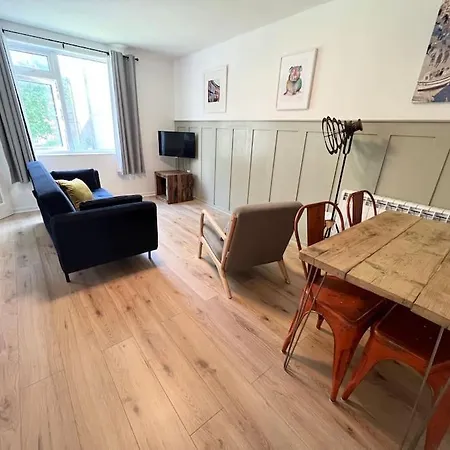 Centrally Located With Free Parking Appartement
